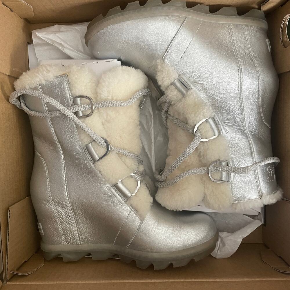 Sorel Joan of Arctic Shearling Wedge II Frozen Platform Snow Boots Disney 5.5